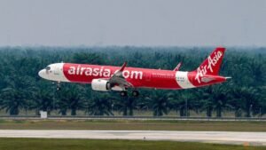 Despite AirAsia chief’s rebuttal, analysts less sanguine over budget carrier’s financial plight
