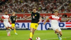 Dortmund beat Stuttgart 1-0 to go top of Bundesliga