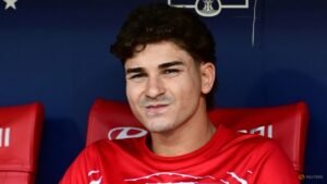 ‘Alvarez is in the past’, says Deco as Barcelona embrace Raphinha reinvention