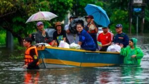 Bangkok floodwaters recede as officials race to drain canals