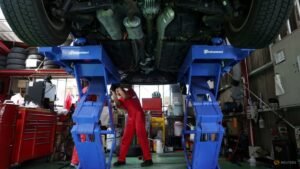 Japan August factory output unexpectedly falls