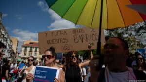 EU proposes more restrictions for Airbnb, holiday rentals