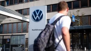 Germany news: Volkswagen ends collective wage agreements