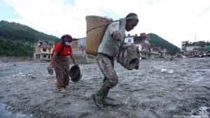 Nepal flood: Death toll tops 1,000 as rescue continues