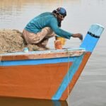 Pakistan: The art of building fishing boats by hand