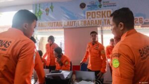 Indonesia rescuers search for 140 people from stricken ferry