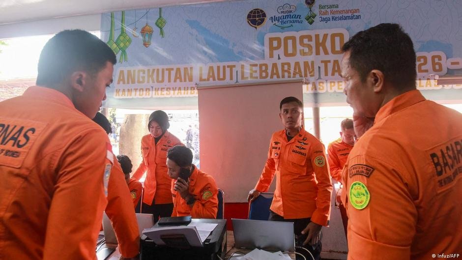 Indonesia rescuers search for 140 people from stricken ferry