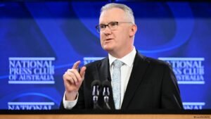 Australia to cut student, backpacker visas in migration curb