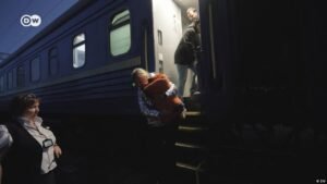 DW witnesses Ukrainian train evacuation.