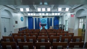 US news outlets sue Trump over White House ban