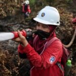 Women fight raging forest fires in Borneo