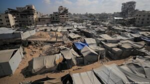 Gaza: NGO reports dire camp conditions, says Israel is moving ‘Yellow Line’