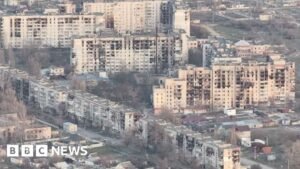 Oleshky: Risking their lives to find food and water in Russian-occupied city