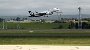 First international flight takes off from new Sydney airport