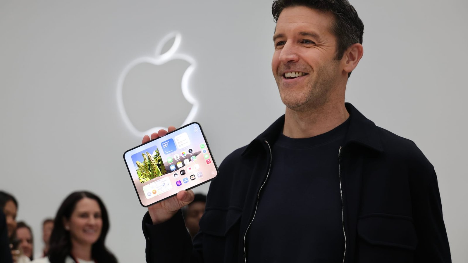 Apple’s iPhone Duo in short supply — plus, the 2 stocks fueling an AI rebound