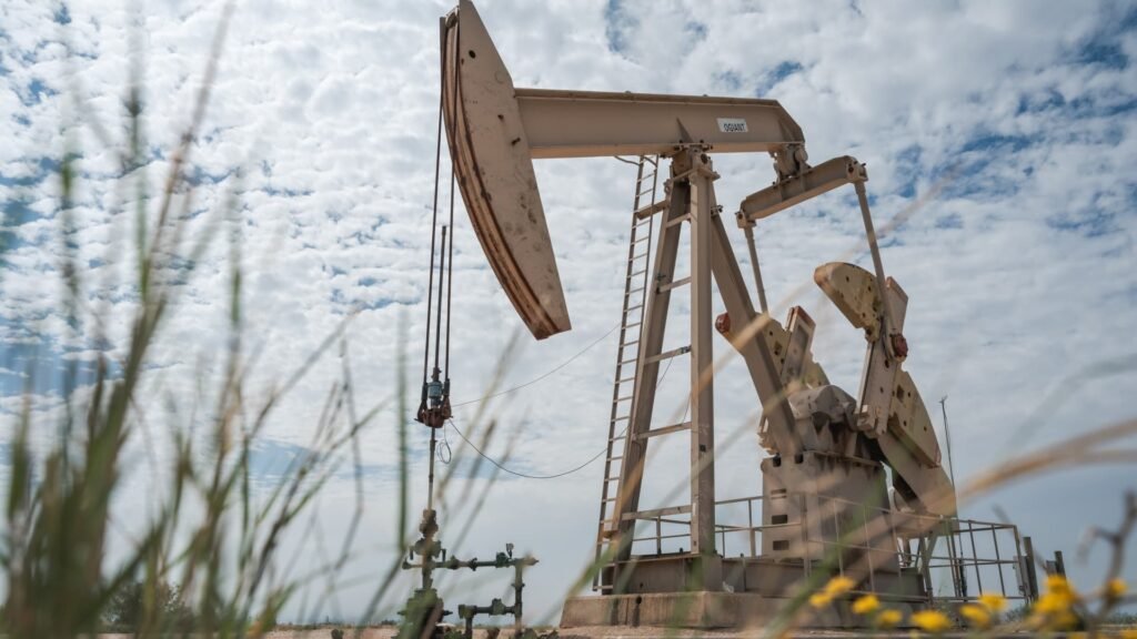 Oil prices rise as Houthi attacks on Saudi Arabian refinery raise supply worries