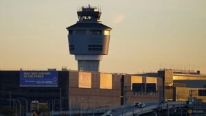 Lawmakers ask FAA to pause use of new AI tool in DC-area flight management