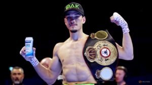 Figueroa loses WBA featherweight title after missing weight