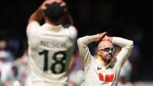 Lyon omission in the spotlight as Australia seamers endure tough day