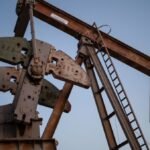 Oil rises on Middle East supply worries
