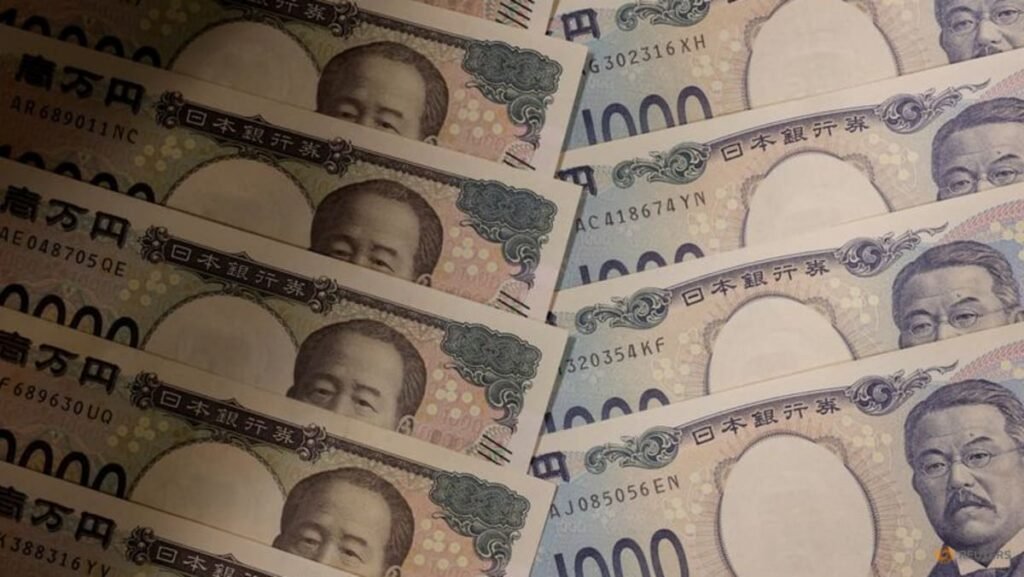 Euro set for weekly drop, yen eyes biggest gain since early September