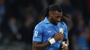 Roma rally to draw 3-3 at Napoli as Como keep on winning