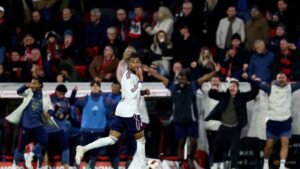 Bayern Munich survive late scare to beat Freiburg 3-1