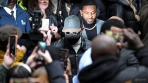 US singer Chris Brown avoids jail over London nightclub brawl