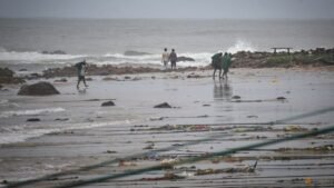 Six killed in cyclone off India’s eastern coast