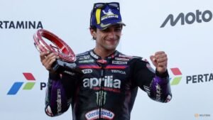 Martin cuts Sepang practice short to aid recovery from wrist fracture