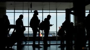 As US airlines deploy AI pricing tools, startups help travelers cash in on fare drops