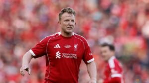 Fenerbahce appoint Dutchman Kuyt as interim coach