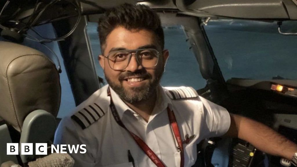 Captain Smit Machchhar: The ‘hero’ India pilot who was stabbed on Israel-bound flight