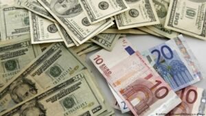 Euro plummets against US dollar: has the next financial crisis begun?