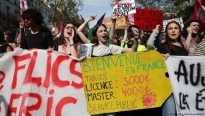 France: Students protest learning conditions