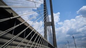 Ukraine: Kyiv bridges shut after fatal Russian drone assault