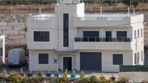 Israeli army demolishes Palestinian buildings in Hebron