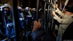 Poland: Protesters, police clash amid the suspension of top court president
