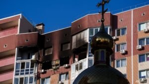 Russia ‘tearing Kyiv apart’, mayor says, as strikes paralyse traffic