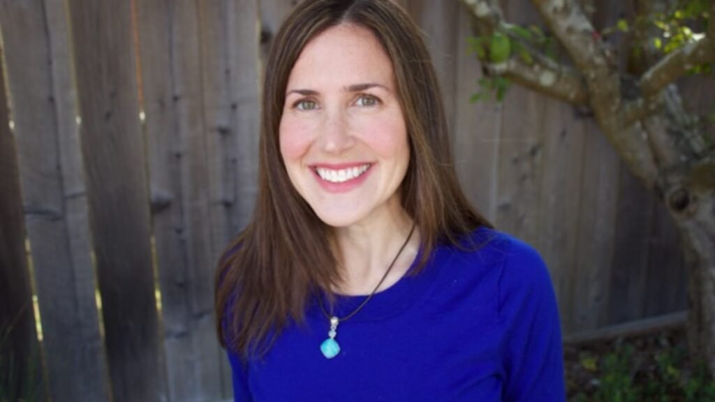 Lora Kolodny