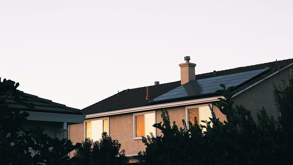 Plug-in vs rooftop: Which type of solar is best for your home?