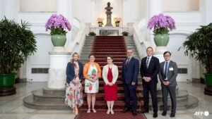China bans New Zealand lawmakers over Taiwan trip