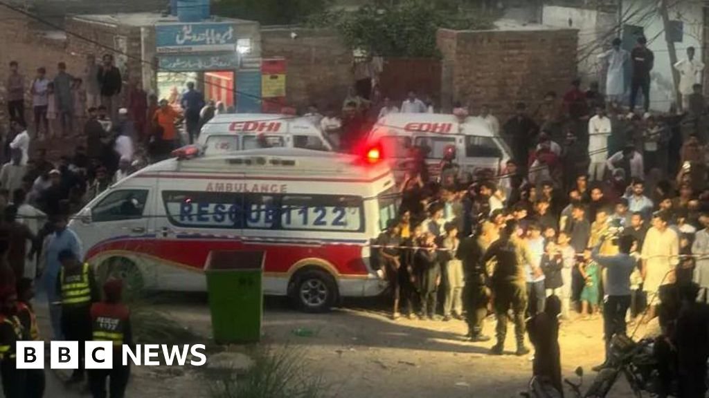 Pakistan: Roof collapse kills 14 children at Lahore tuition centre