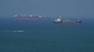U.S. crude oil falls nearly 5% after Trump says U.S. and Iran complete deal to open Strait of Hormuz