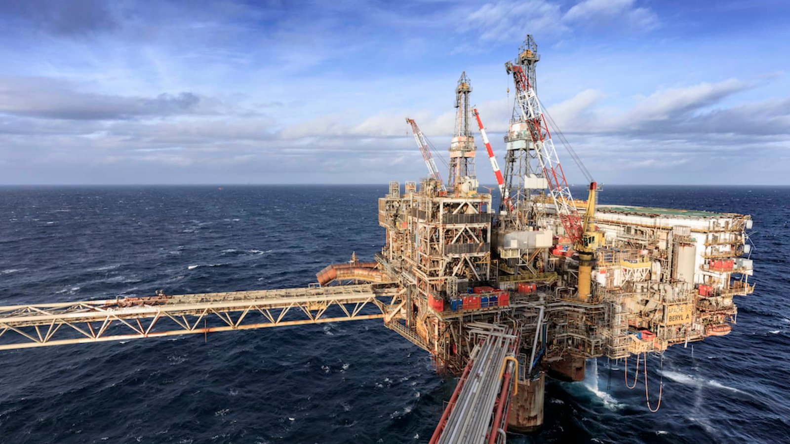 Oil climbs as U.S.-Iran trade strikes while Trump says negotiations with Tehran underway