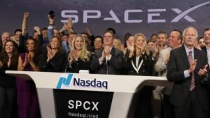 SpaceX shares to more than double to above $400, research firm predicts