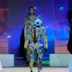 Video. Humanoid robots join models at fashion show in Seoul