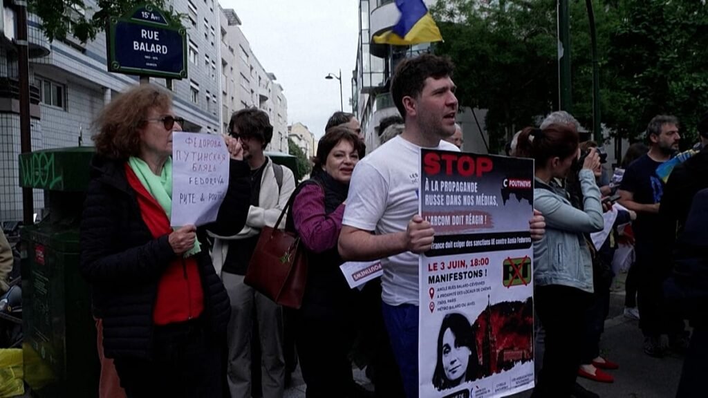 Video. France: Protesters rally outside CNews TV over alleged Kremlin influence
