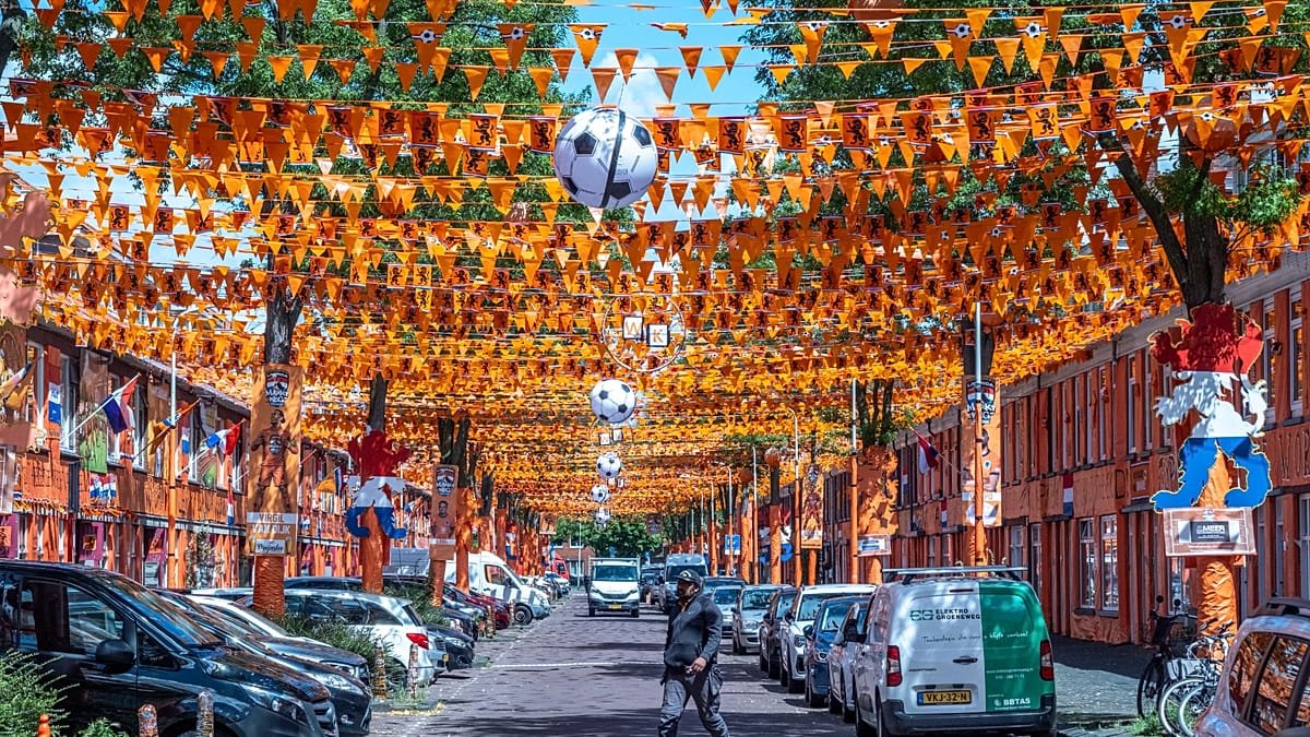 Video. Marktweg in The Hague becomes iconic orange street for World Cup