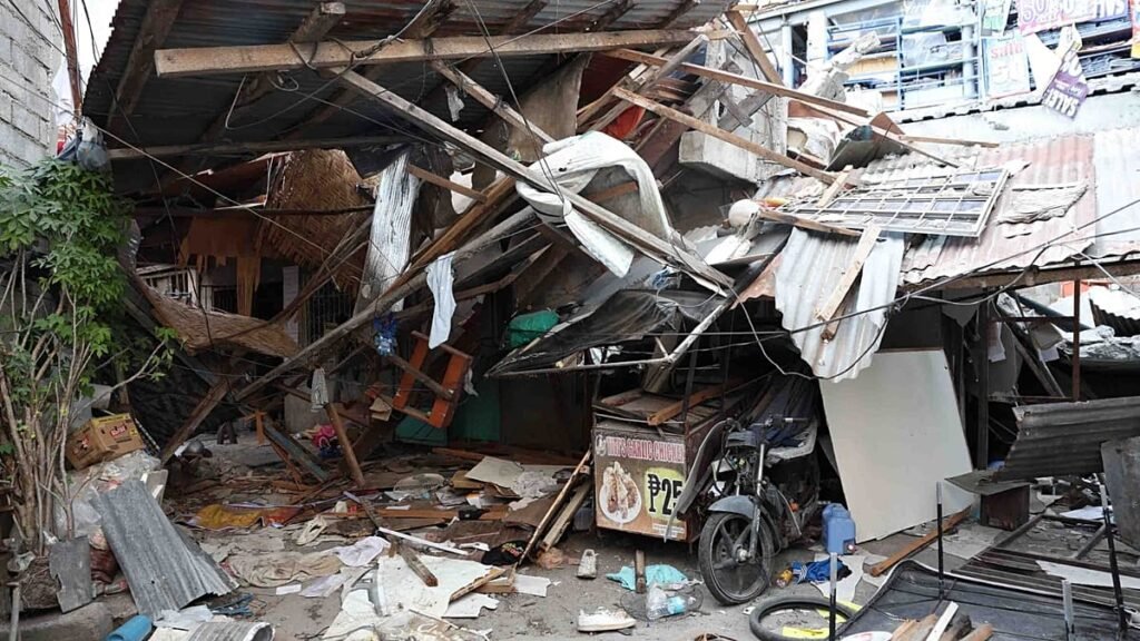 Video. Philippines earthquake: Residents clear debris amid concerns over aftershocks